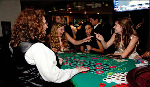 Freshmen and their guests enjoy the casino-themed entertainment at Busbys Restaurant. Photo courtesy of Lori 14.