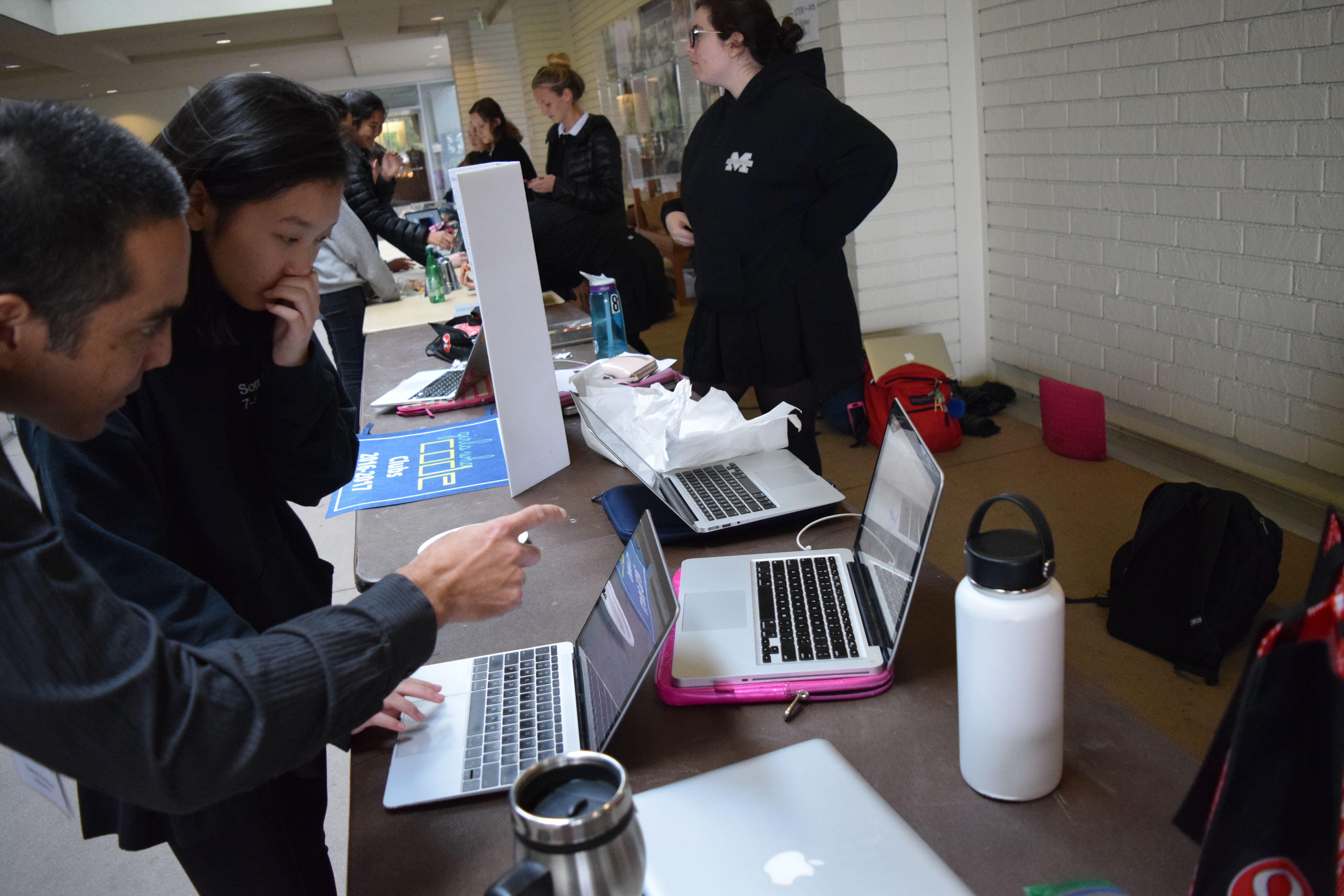 Sora '18 receives guidance on her project.