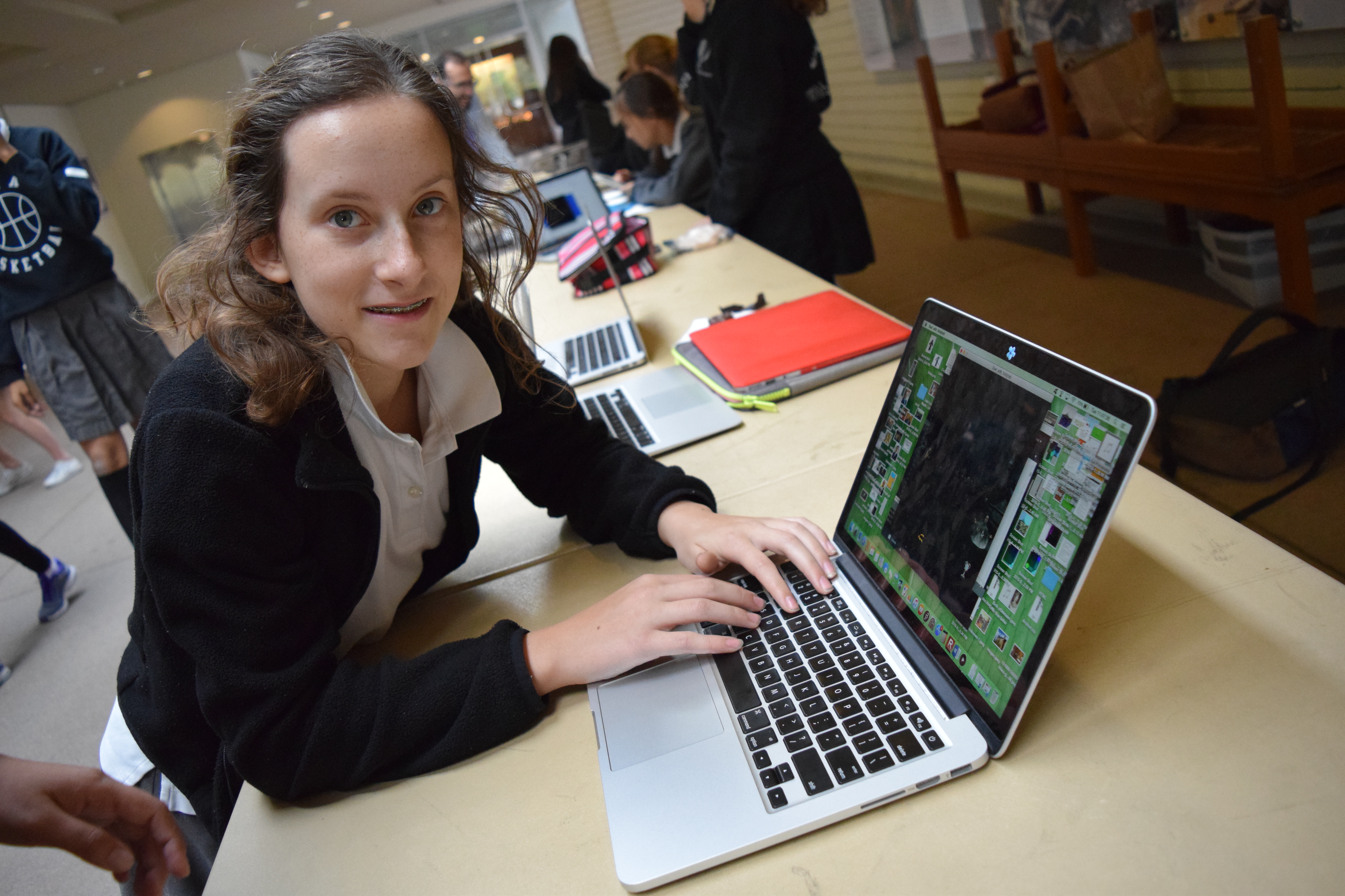 Isabel '20 sets up to show off her coding project.